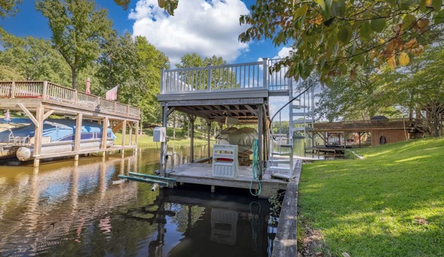 New! Lakefront, Great Location, Pet Friendly