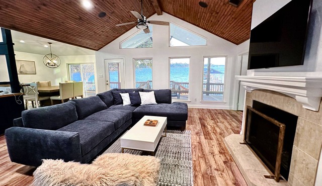 New Lakefront Home-Private Dock on Open Water in Convenient Location, Cul de sac