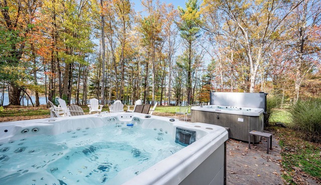 New! Lakefront Home w/Private Pool & Hot Tubs