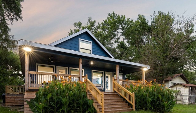 New Lakefront House on Calm Cove- Big Groups & Families + Kayaks & SUPs 🐶☀️