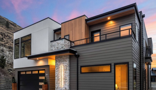 *NEW Lakefront Luxury | Rooftop Deck, Views, Dock, Hot Tub & Spa Amenities