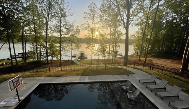 New Lakefront Oasis with Private Heated Pool