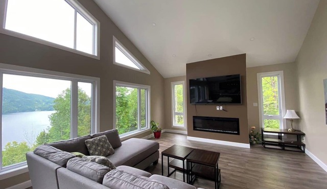 NEW! Lakefront Paradise: Spacious 5-Bedroom Retreat with Hot Tub Bliss