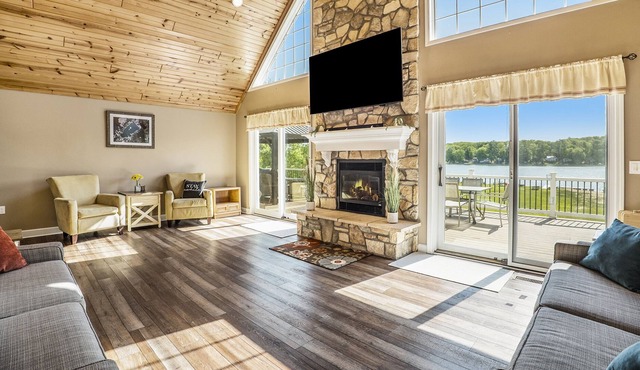 New Lakefront Rental Home
