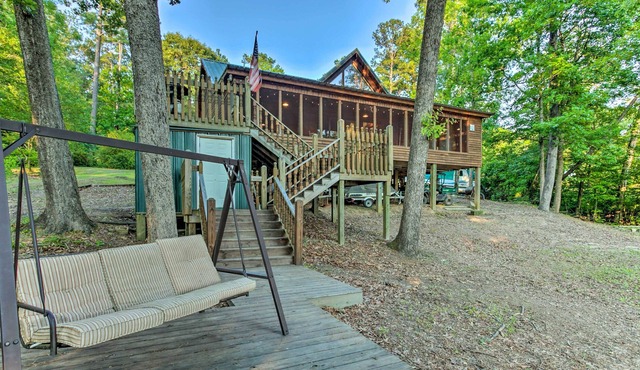 NEW! Lakefront Toledo Bend Cabin w/ dock & BBQ!