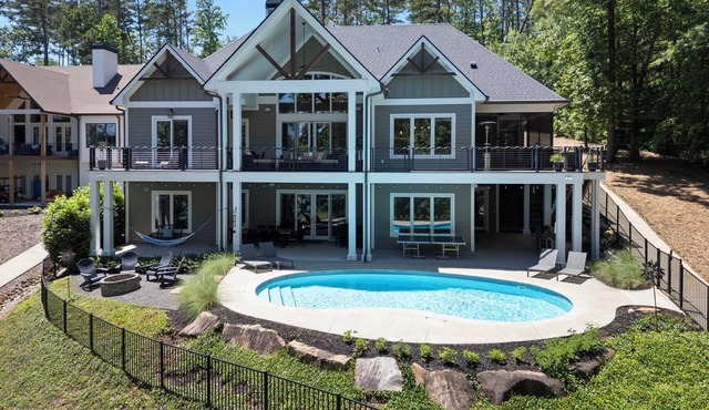 NEW LakeHome On The Water, LUXURY Sleeps 18, Pool, Dock, Beach, Close To Clemson