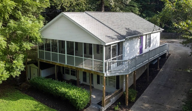 NEW! Lakehouse Retreat near Clemson
