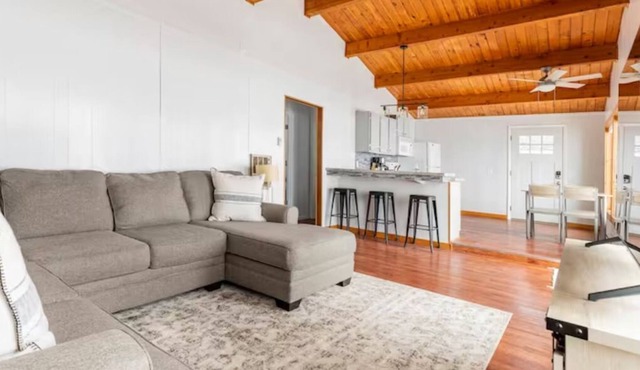 New! Lakeshore Retreat on Diamond Lake