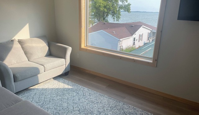 New lakeside apartment with covered parking