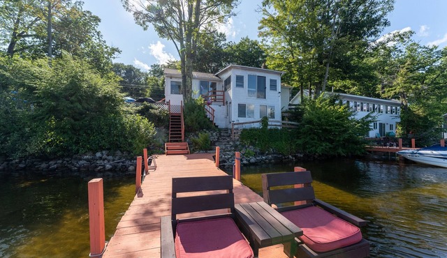 NEW Lakeside Haven: Sleeps12| HotTub |Private Dock