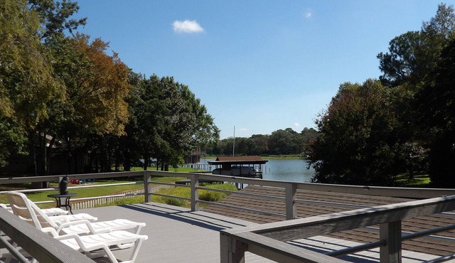 NEW! Lakeside retreat w/Dock on Cedar Creek Lake