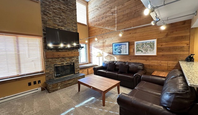 NEW! Lakeside, spacious, modern 2BR - sleeps up to 8