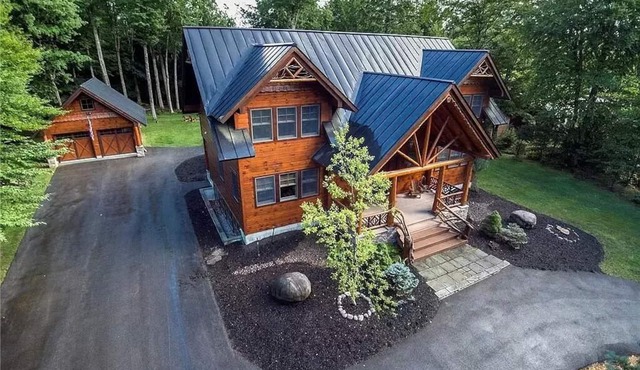 New Large Adirondack Lodge with Pond Waterfront and A/C