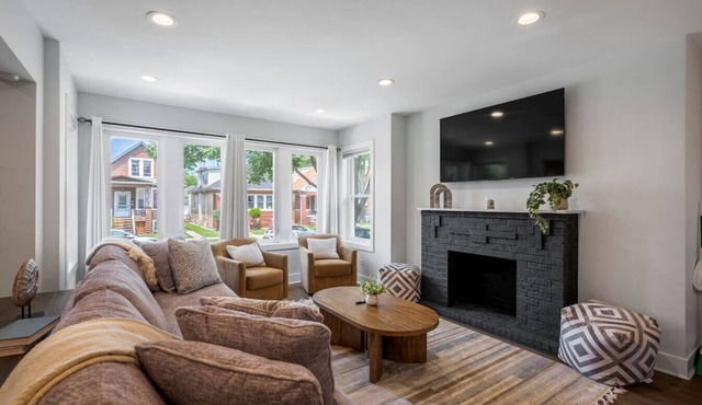 NEW! Large/Beautiful Home with 6BDS/4BTH + Garage!