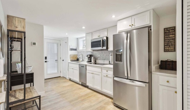 New Large & Bright Arboretum/H-Street/Cap Hill 2BR