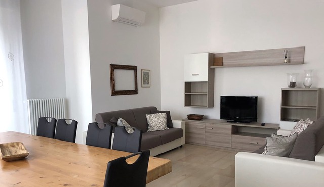 NEW Large Deluxe apartment with 10 beds