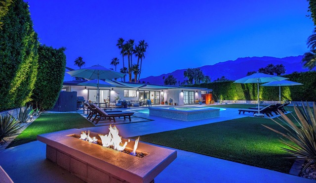 NEW! Large Private Gated Retreat with Iconic Views, Pool+Spa, Downtown, Dogs ok