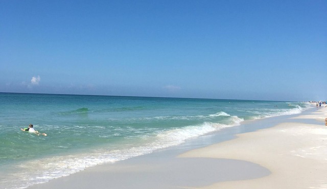 NEW, Large Public Beach Access just across the street.