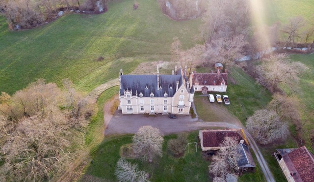 NEW- Large, quiet, independent gîte, south-facing, enclosed garden