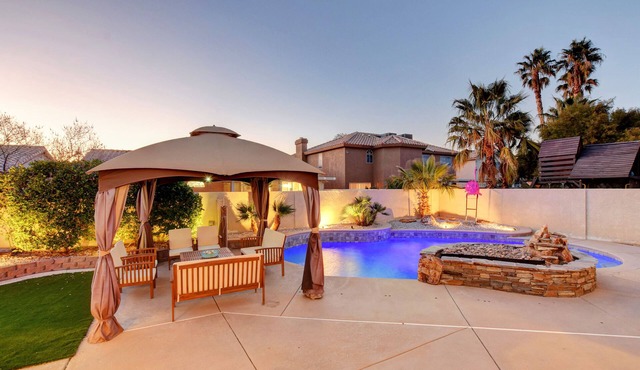 NEW! LAS VEGAS ESTATE-POOL-BUILT IN BBQ/GAME ROOM/AMAZING LOCATION