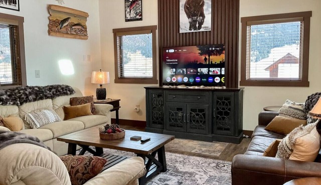 NEW! LAST MINUTE SPECIAL! Spacious Modern Chalet, Close To Everything Big Sky, MT!