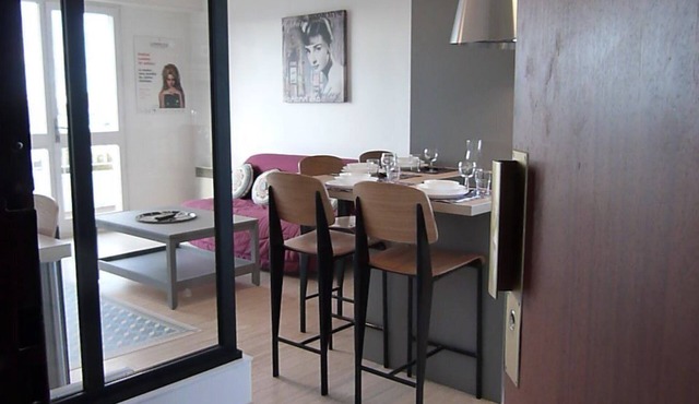 New : Le "lumiere" Avec 2 Chambres & Grand Balcon