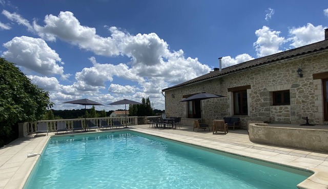 NEW LISTING!! Beautiful house with heated pool and stunning uninterrupted views