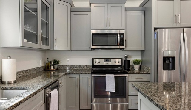 NEW! Liberty Belle | Family + Dog Friendly | CLOSE to Downtown! | 4 Bed, 3.5 Bath