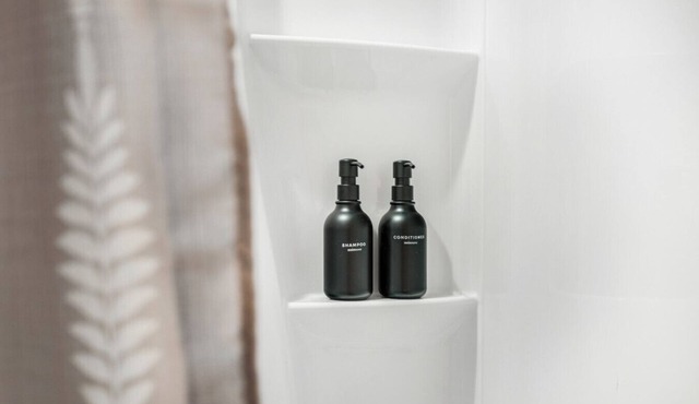 New lisiting Sale! 3King Bed