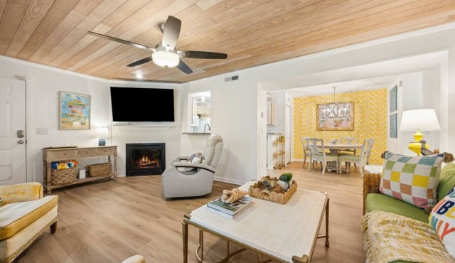 New Listing: 2/2 Blocks from Beach, Near Mayo