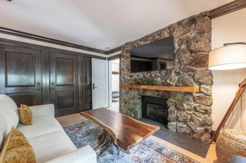 New Listing 3 BR 3 BA Aspen Condo near Gondola