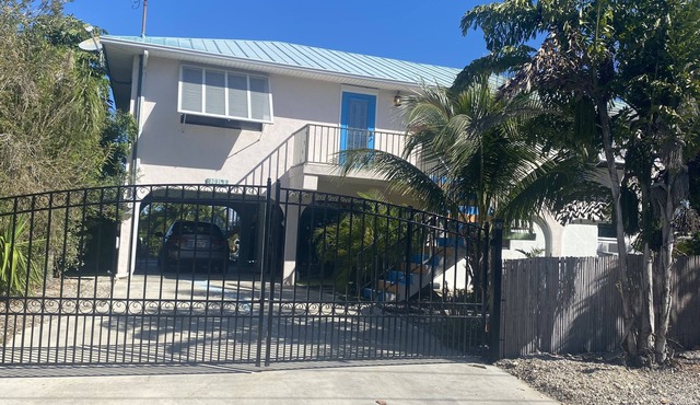 New listing 3bd/2bt Sleeps 8 "Sunset Paradise Villa" on canal Big Pine Key