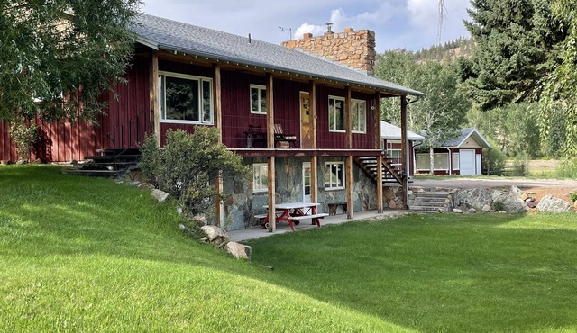 NEW LISTING! 4 BR 2 BATH- PRIVATE Retreat Sleeps 12! Large Boat parking!