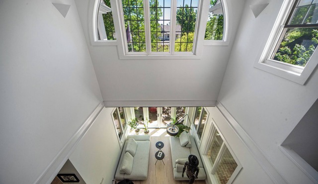 NEW LISTING 4 private suites+bonus 5th bedroom! Hot Tub on 3/4 acre. Family+Pets