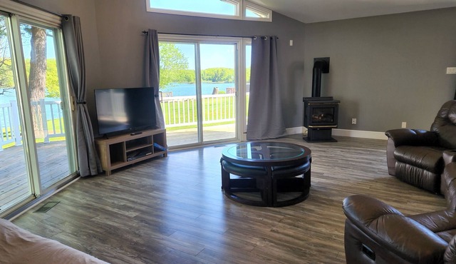 New Listing - 4 Season Lakefront Chalet Home on Graham Lake Mallorytown