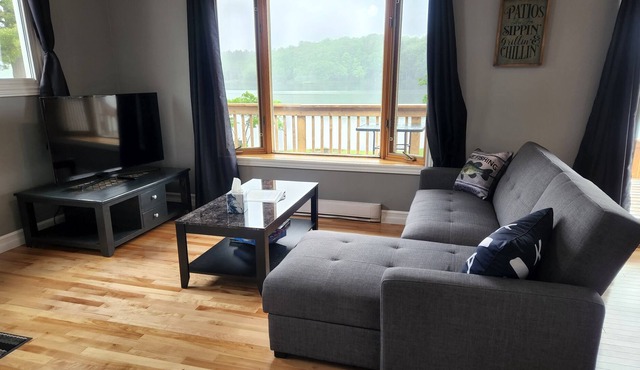 New Listing - 4 season Lakefront Home on Graham Lake Mallorytown