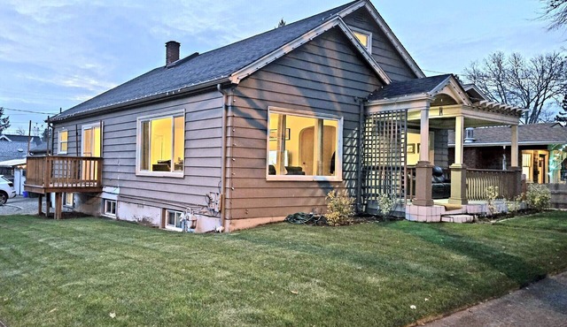 NEW LISTING! 5 Bedrooms. Just 5 Blocks from UO and Hayward Field. Dog-Friendly!