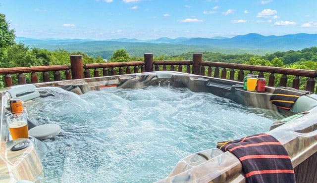 New Listing: 7BR Mtn Retreat | Lake | Games