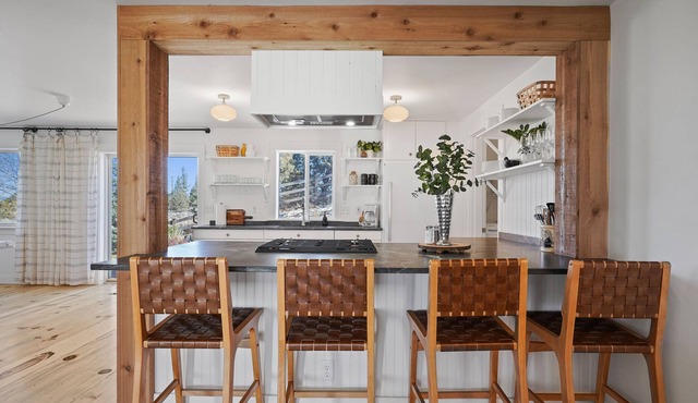 *NEW LISTING* Affordable Modern Vacation Home!