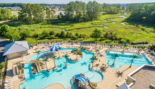 NEW LISTING! Bay Forest 5 Bedroom home w/beach shuttle & amenities!