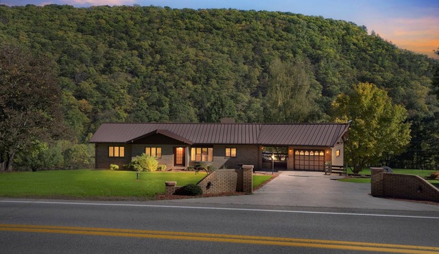 NEW LISTING! Bear Paw Cottage- 12 mins to Seneca Rocks