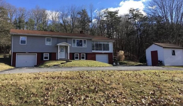 New Listing! Beautiful Hillside Terrace