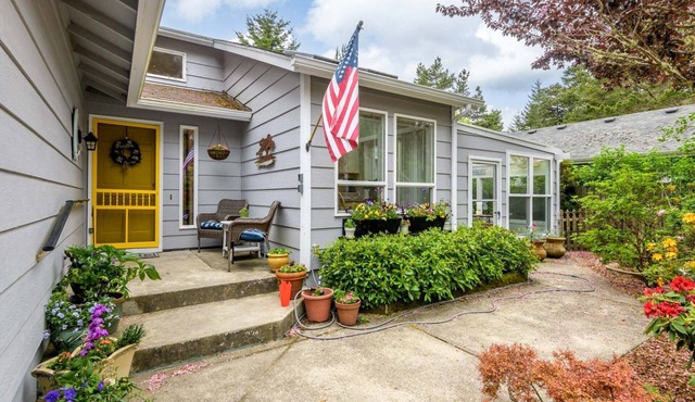 New listing! Beautiful centrally located Florence home near the river, gas grill, game room