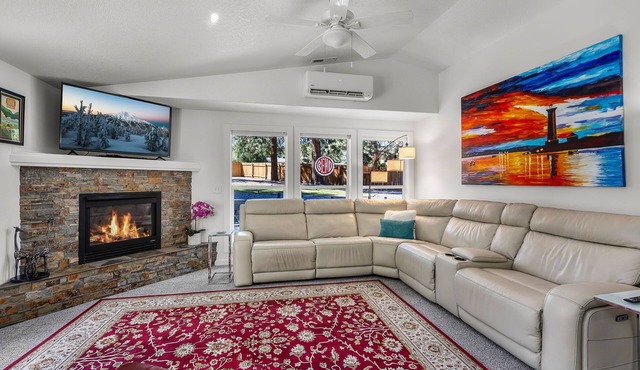 New Listing! Bend Home ~ Hot Tub ~ Dog Friendly