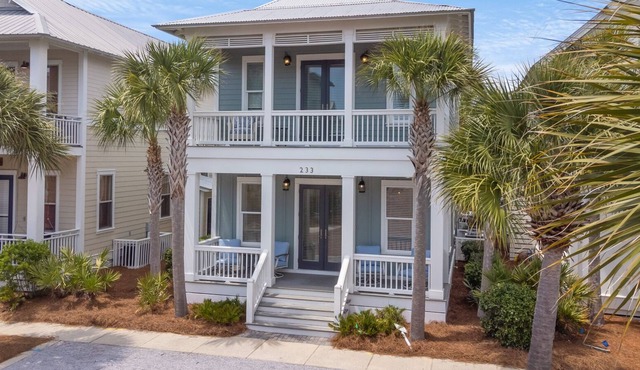 New Listing, Bikes, Beach Tram, Pool!
