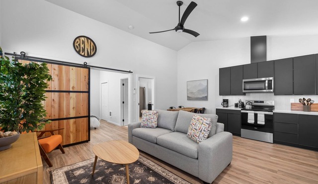 New Listing! Black Butte Cottage ~ Close to Old Mill ~ Dog Friendly!