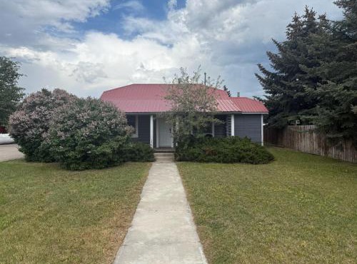 New Listing, Blue Cabin, Downtown, Cozy Getaway