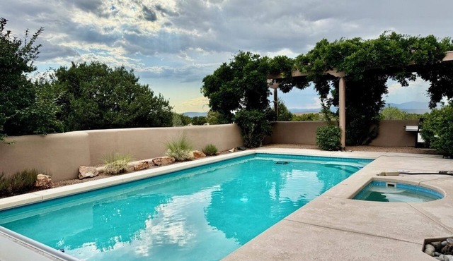NEW LISTING - Bramasole - Mountain views, Pool, Hot Tub, 15 minutes to town.