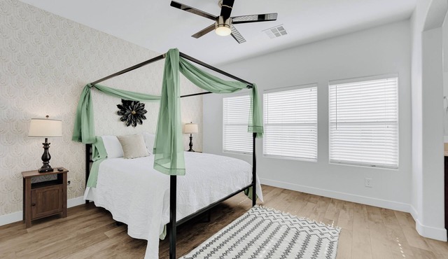 New Listing Bright Boho Oasis-3 Bdrm Starlink