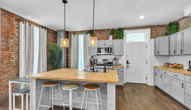 NEW LISTING! BriKCtoria 1100 (5-Bedroom Home) - Pets Allowed